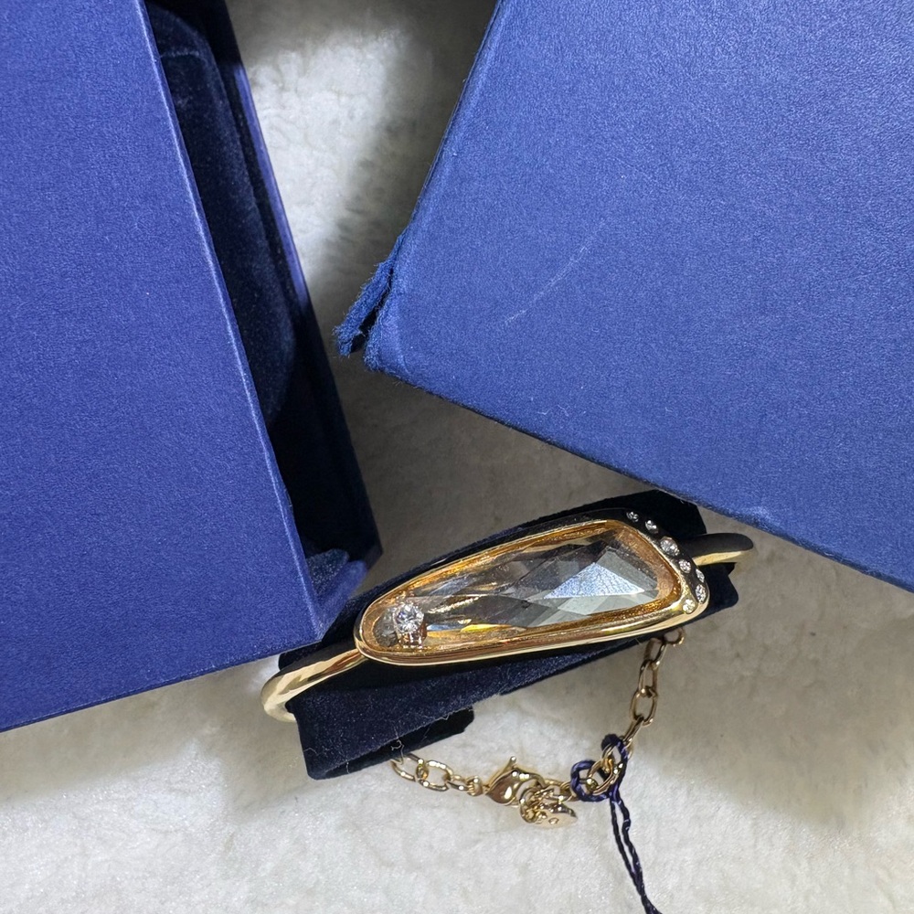 Swarovski gold dangle bracelet - Picture 6 of 8
